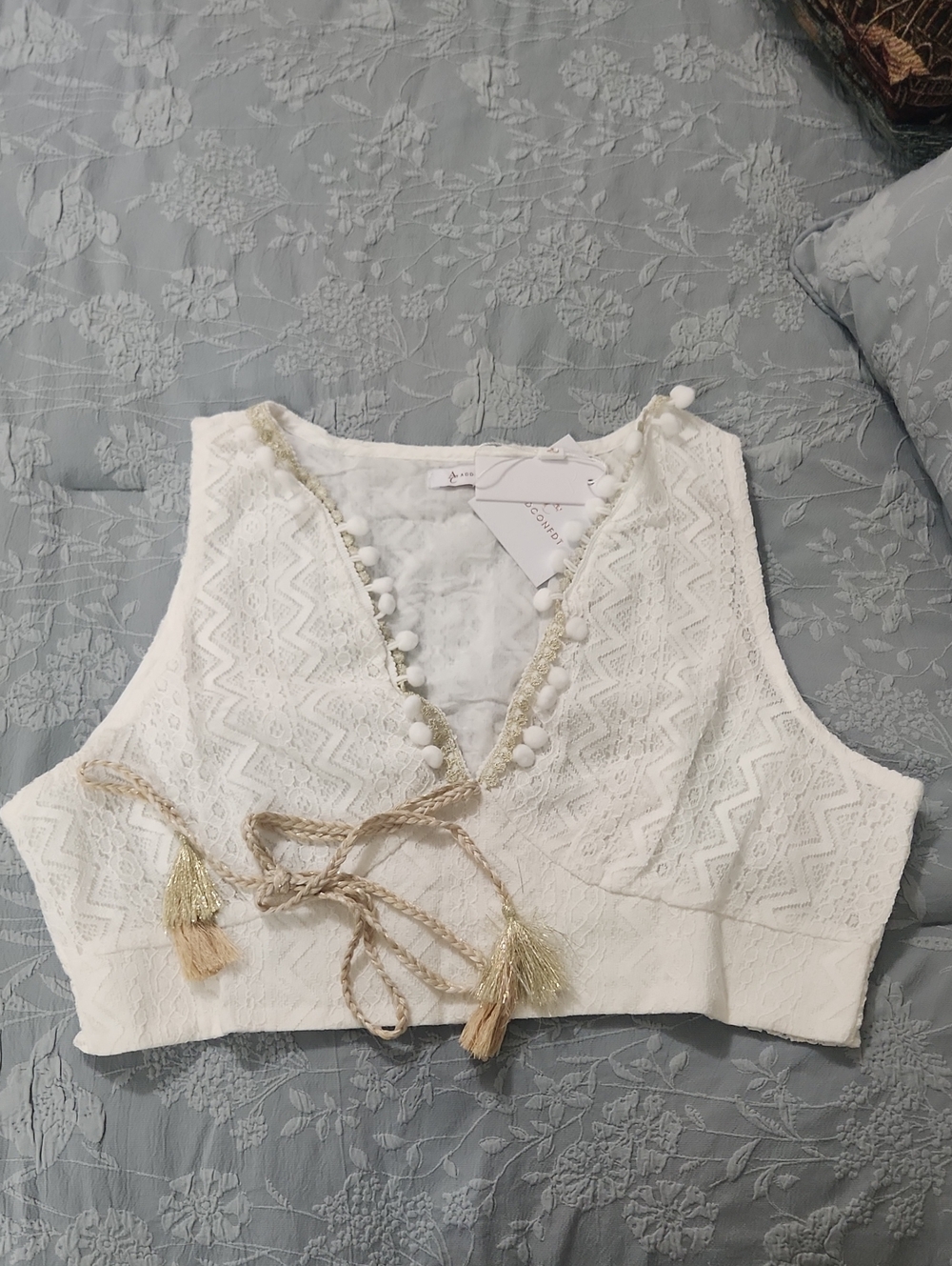 White Crochet V-Neck Crop Top with Tassel Tie - Picture 6 of 10
